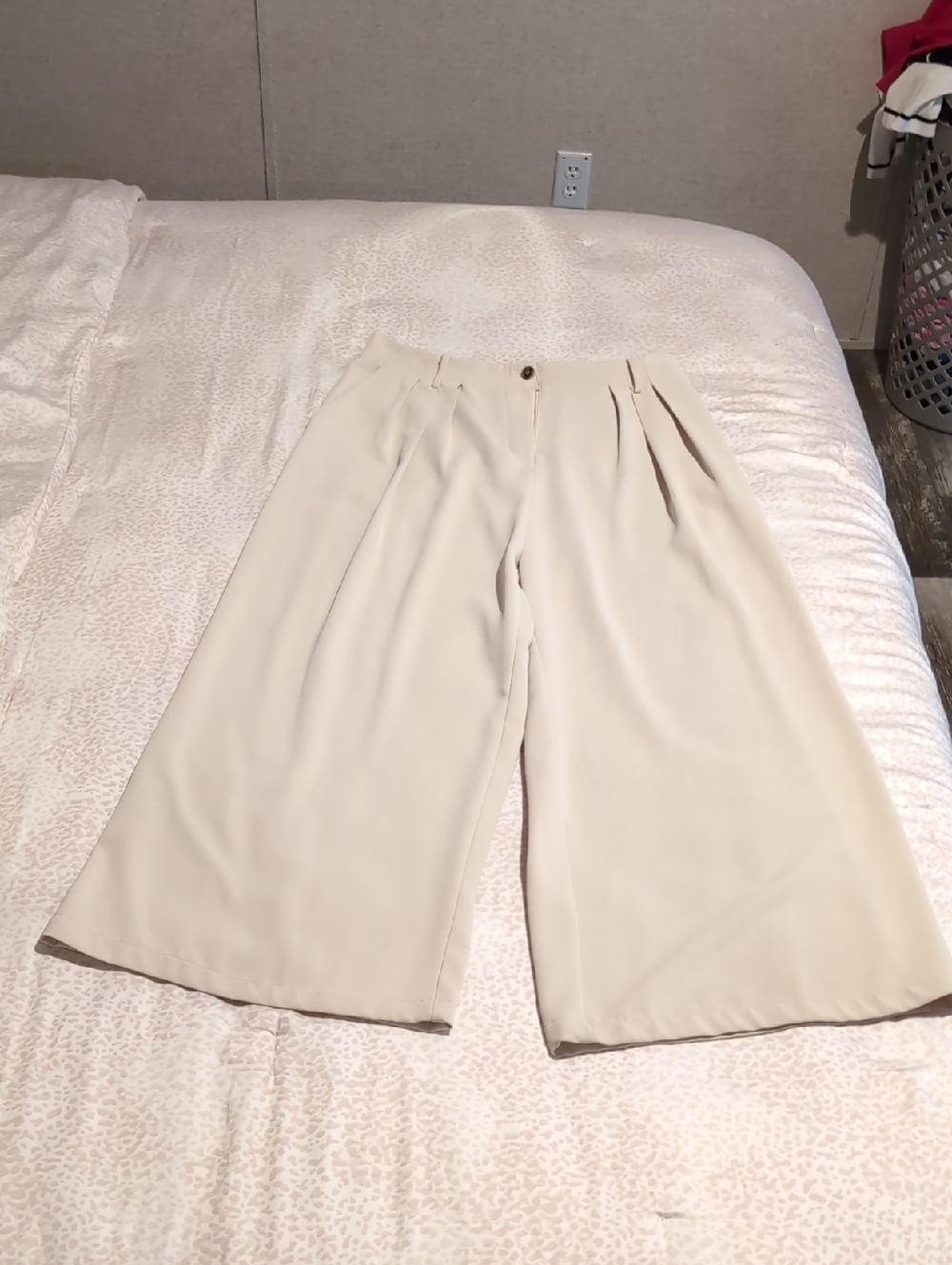 Vince Camuto High Rise Wide Leg Pants, L